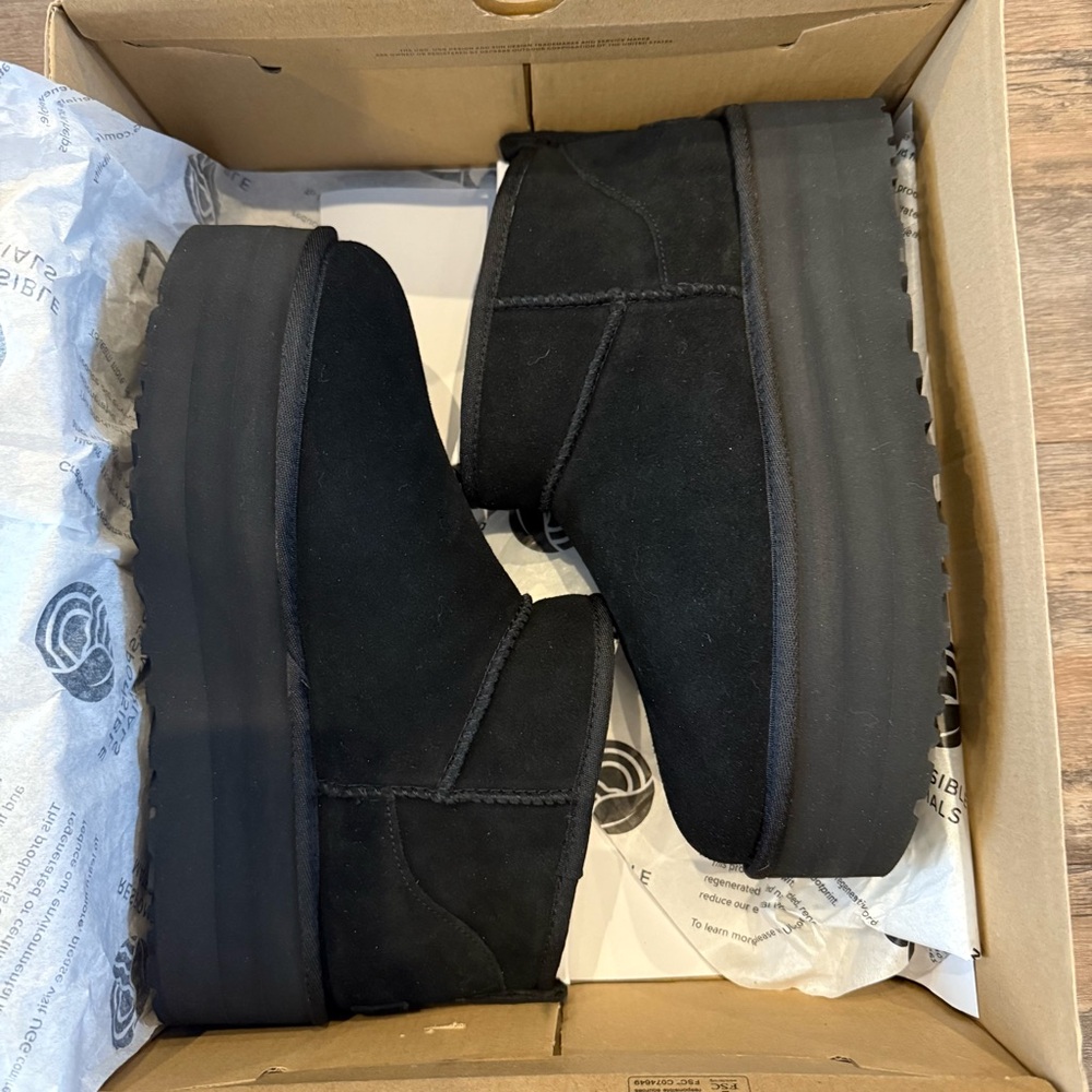 Ugg Ultra Mini Platform size 10 NIB